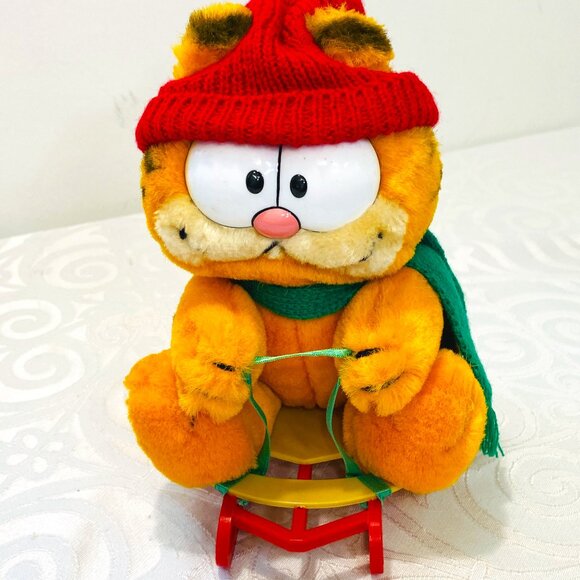 Vntg GARFIELD TAKES THE MOUNTAIN On Red Sled Dakin 1981 Christmas 9" Plush EUC - Picture 1 of 8